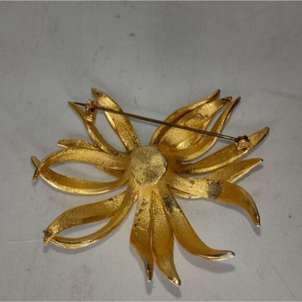 Judy Lee faux‎ pearl designer signed pin